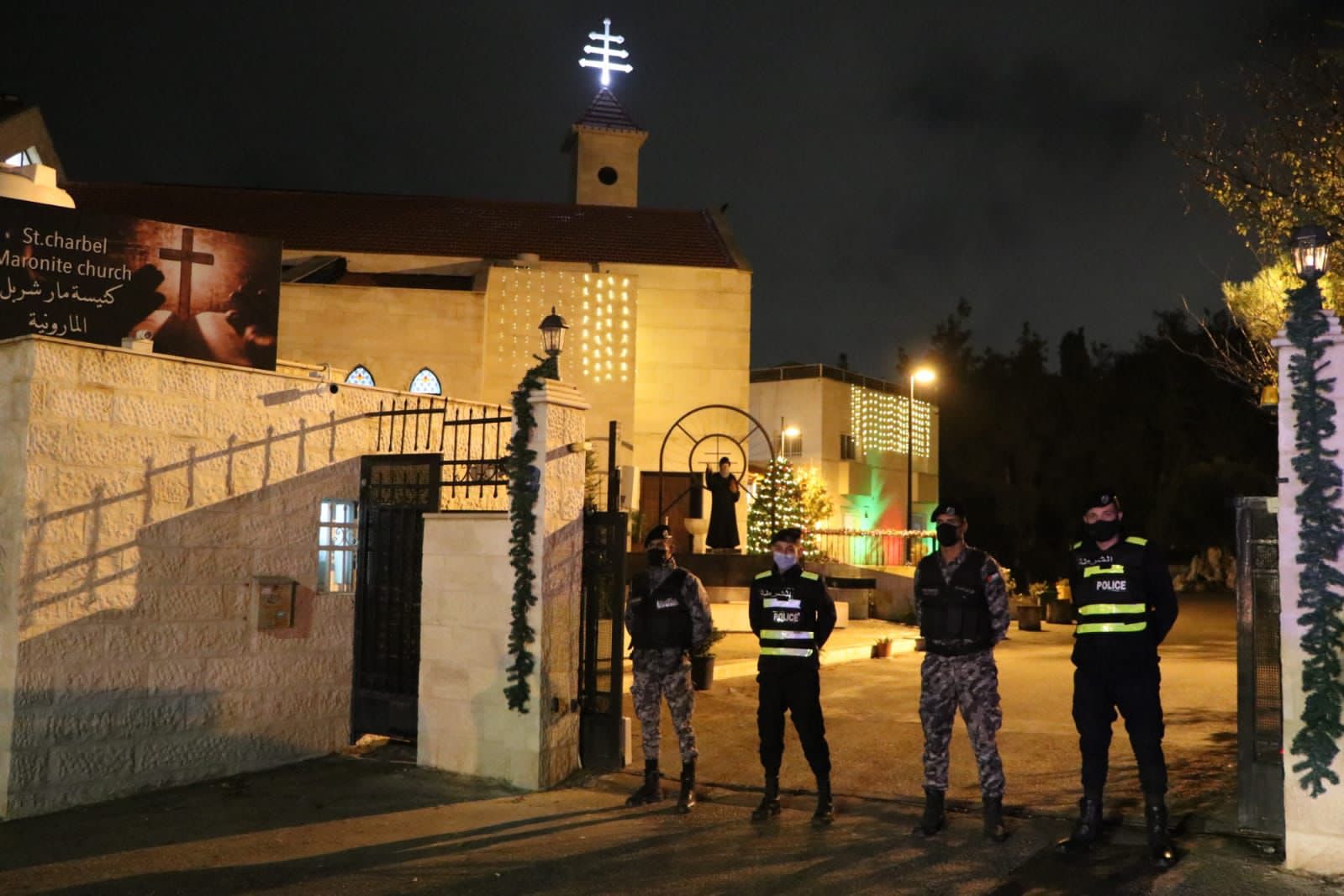 منتسبو الأمن العام يواصلون أداء مهامهم وواجباتهم ضمن خطة المديرية بالتزامن مع أعياد الميلاد .. صور 