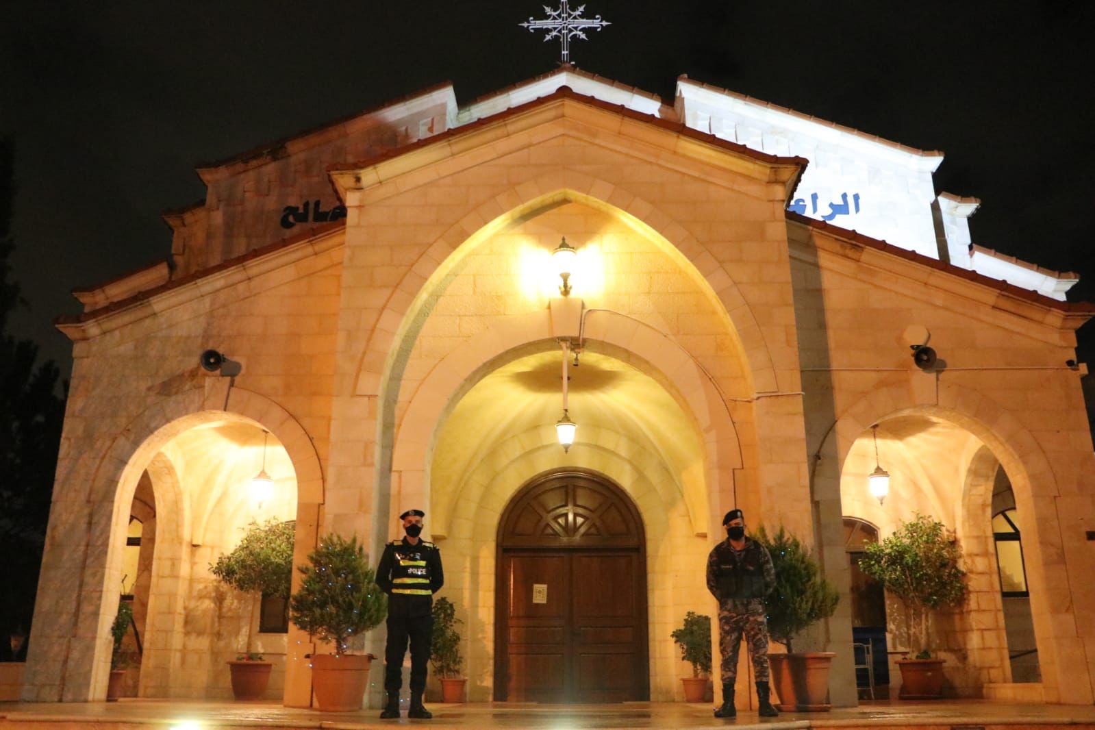 منتسبو الأمن العام يواصلون أداء مهامهم وواجباتهم ضمن خطة المديرية بالتزامن مع أعياد الميلاد .. صور 