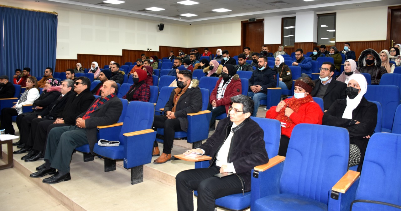 عبيدات يلتقي طلبة الأنشطة للتباحث حول إنشاء أندية طلابية في جامعة جدارا 