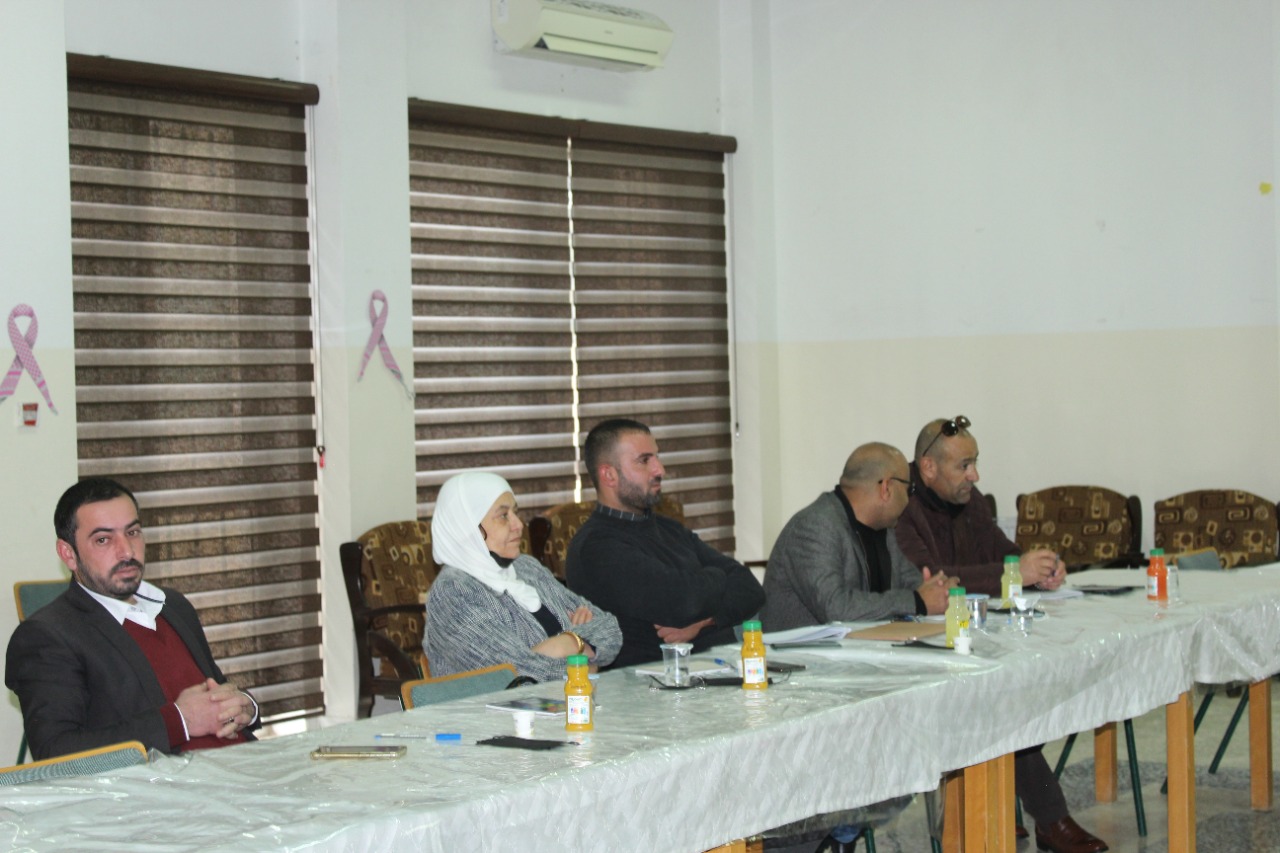 جلسة نقاشية ضمن مبادرة تقييم واقع الخدمات التي تقدمها البلديات والجهات ذات العلاقة.في محافظة مادبا