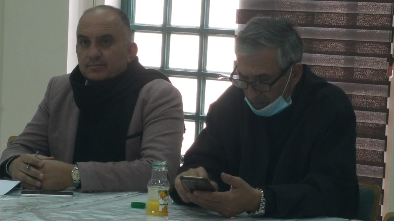 جلسة نقاشية ضمن مبادرة تقييم واقع المراكز الصحية الشاملة  في محافظة مادبا