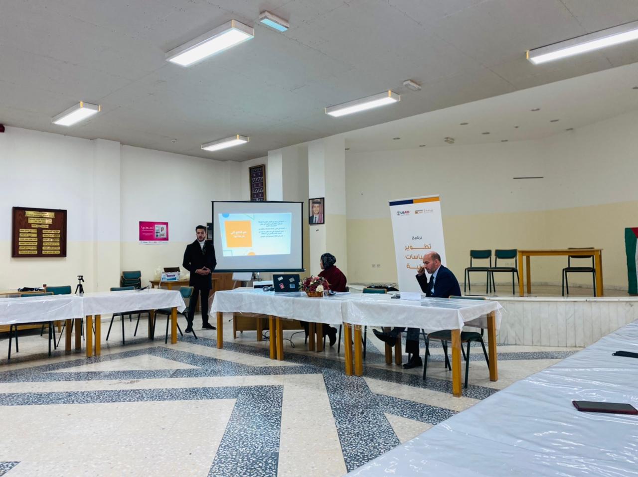 جلسة نقاشية ضمن مبادرة تقييم واقع المراكز الصحية الشاملة  في محافظة مادبا