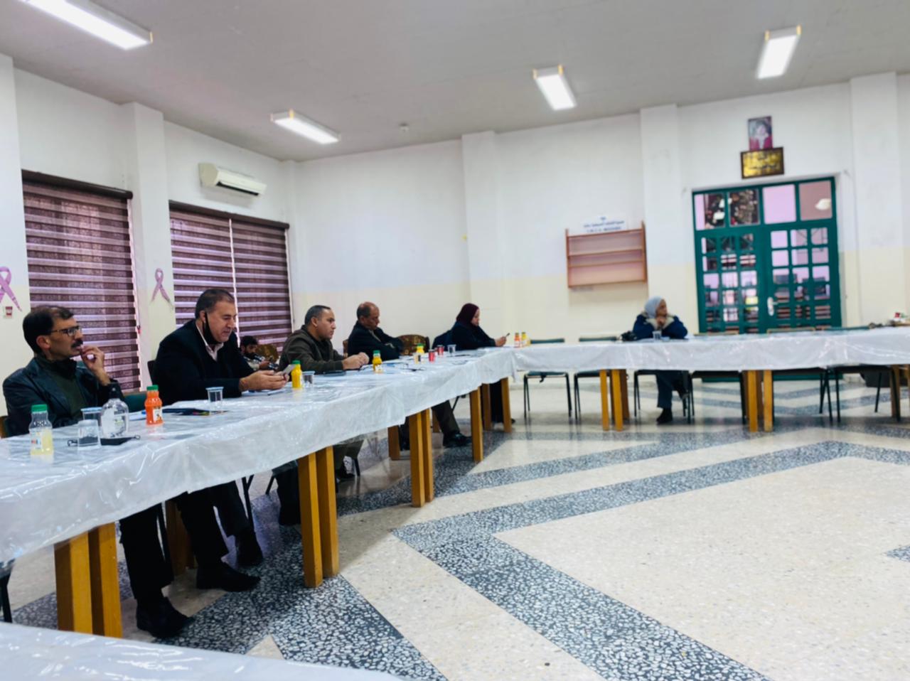 جلسة نقاشية ضمن مبادرة تقييم واقع المراكز الصحية الشاملة  في محافظة مادبا