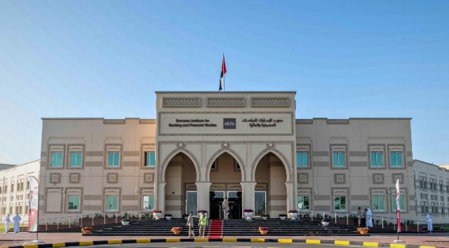 اتفاقية شراكة بين معهد التأمين القانوني ومعهد الإمارات للدراسات المصرفية والمالية