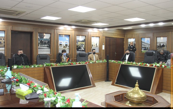 العجلوني يكرم عددا من طلبة كلية الذكاء الاصطناعي في البلقاء التطبيقية 