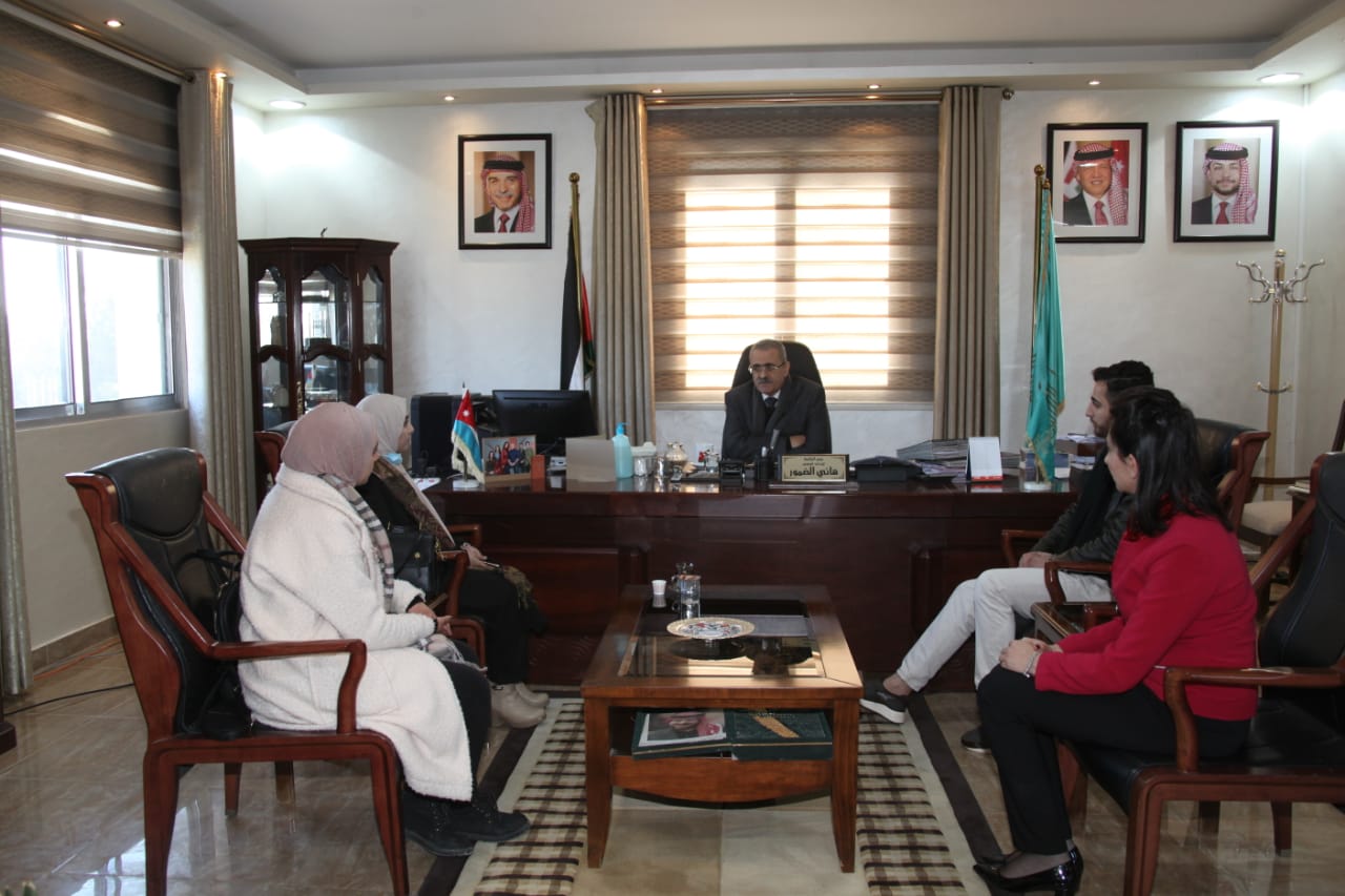 الدكتور الضمور يلتقي الطلبة المميزين بحثيا في آل البيت 