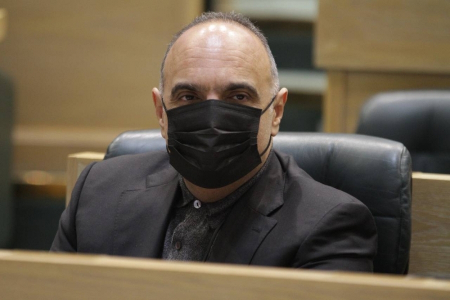 الخصاونة يصدر البلاغ رقم (52) المتعلِّق بتمديد العمل ببرنامجي استدامة وحماية