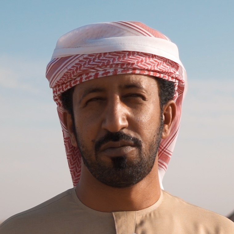 تتويج الفائزين بمزاينة الحقايق في مهرجان محمد بن زايد لسباق الهجن ومزاينة الإبل