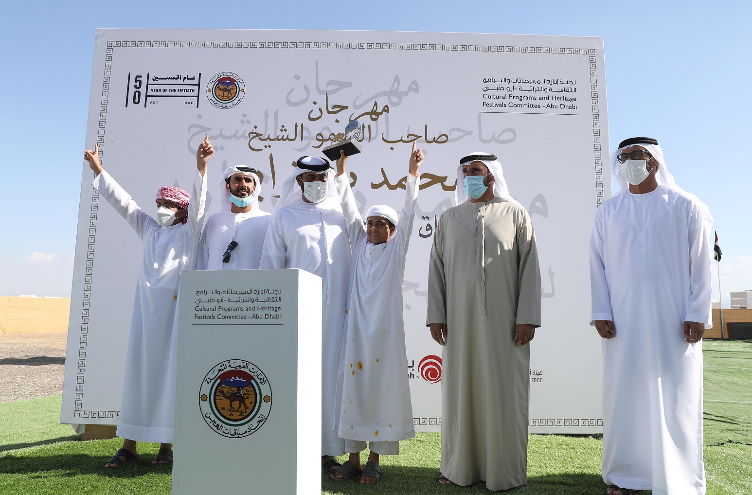 فارس المزروعي يتفقد  مزاينة الإبل في مهرجان محمد بن زايد لسباق الهجن ومزاينة الإبل