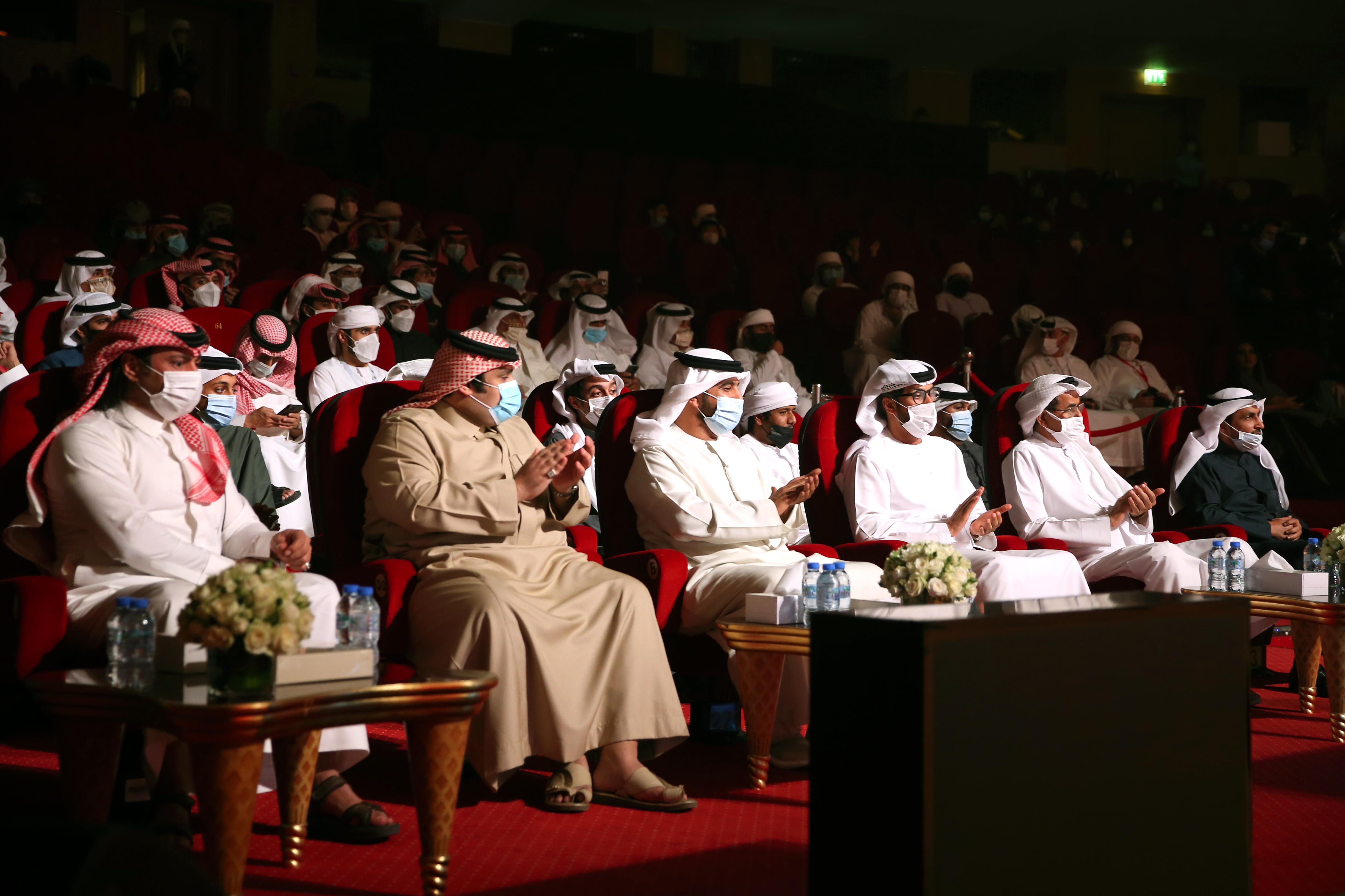 شاعر المليون .. قوافي الشعر النبطي ترسوا على شاطئ الراحة بعاصمة الإبداع أبوظبي