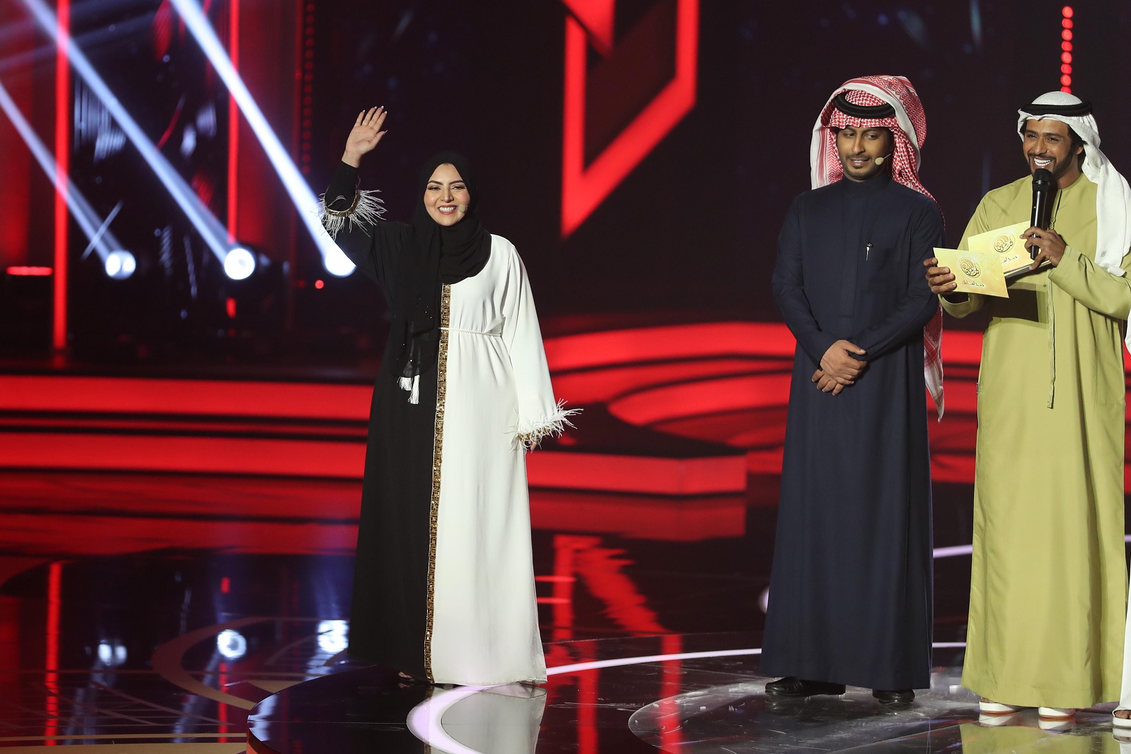 شاعر المليون .. قوافي الشعر النبطي ترسوا على شاطئ الراحة بعاصمة الإبداع أبوظبي