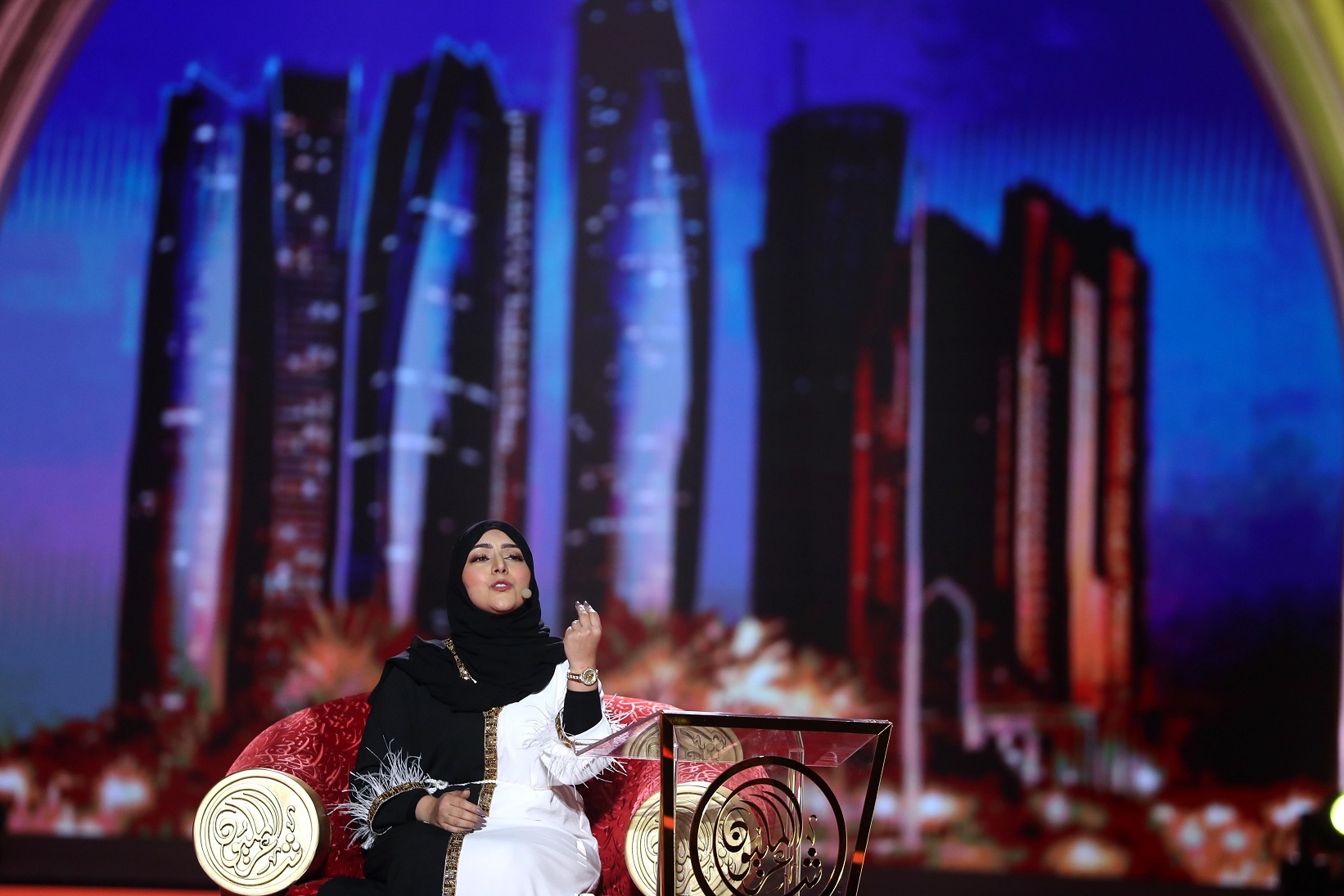 شاعر المليون .. قوافي الشعر النبطي ترسوا على شاطئ الراحة بعاصمة الإبداع أبوظبي