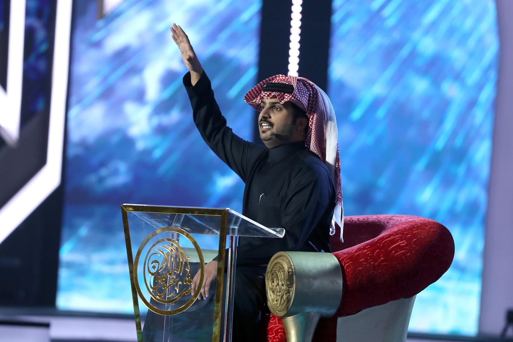 شاعر المليون .. قوافي الشعر النبطي ترسوا على شاطئ الراحة بعاصمة الإبداع أبوظبي