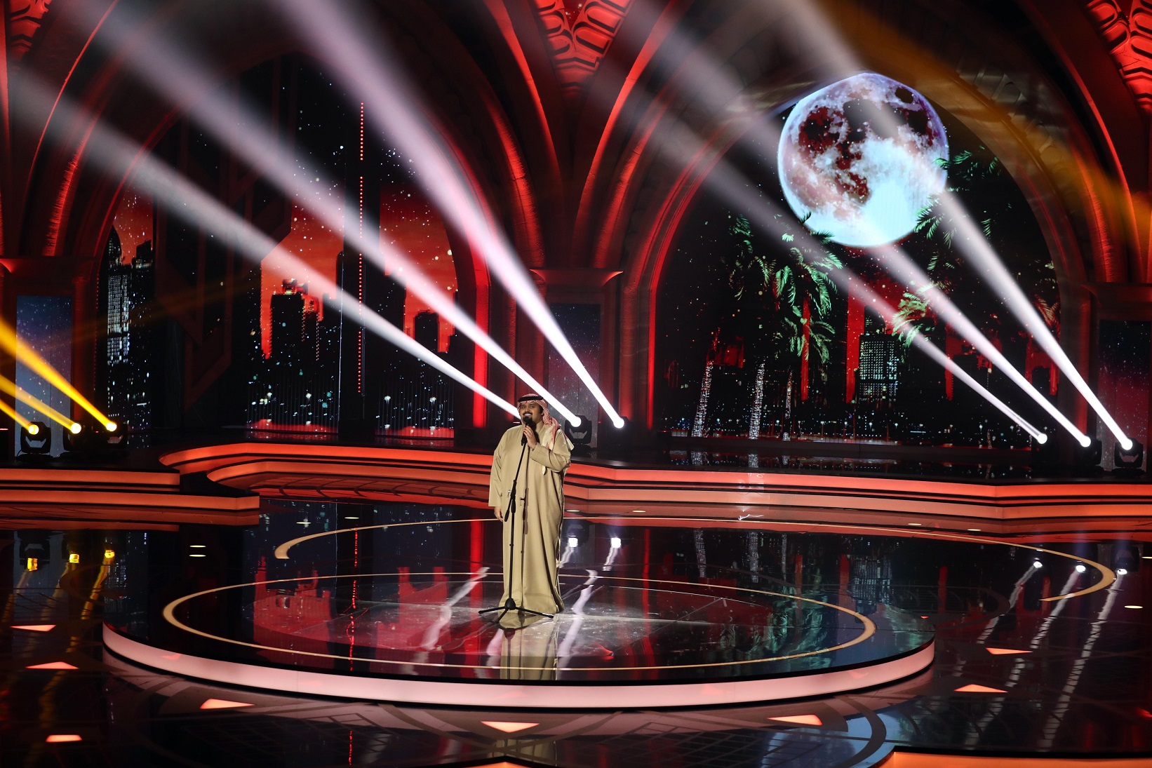 شاعر المليون .. قوافي الشعر النبطي ترسوا على شاطئ الراحة بعاصمة الإبداع أبوظبي