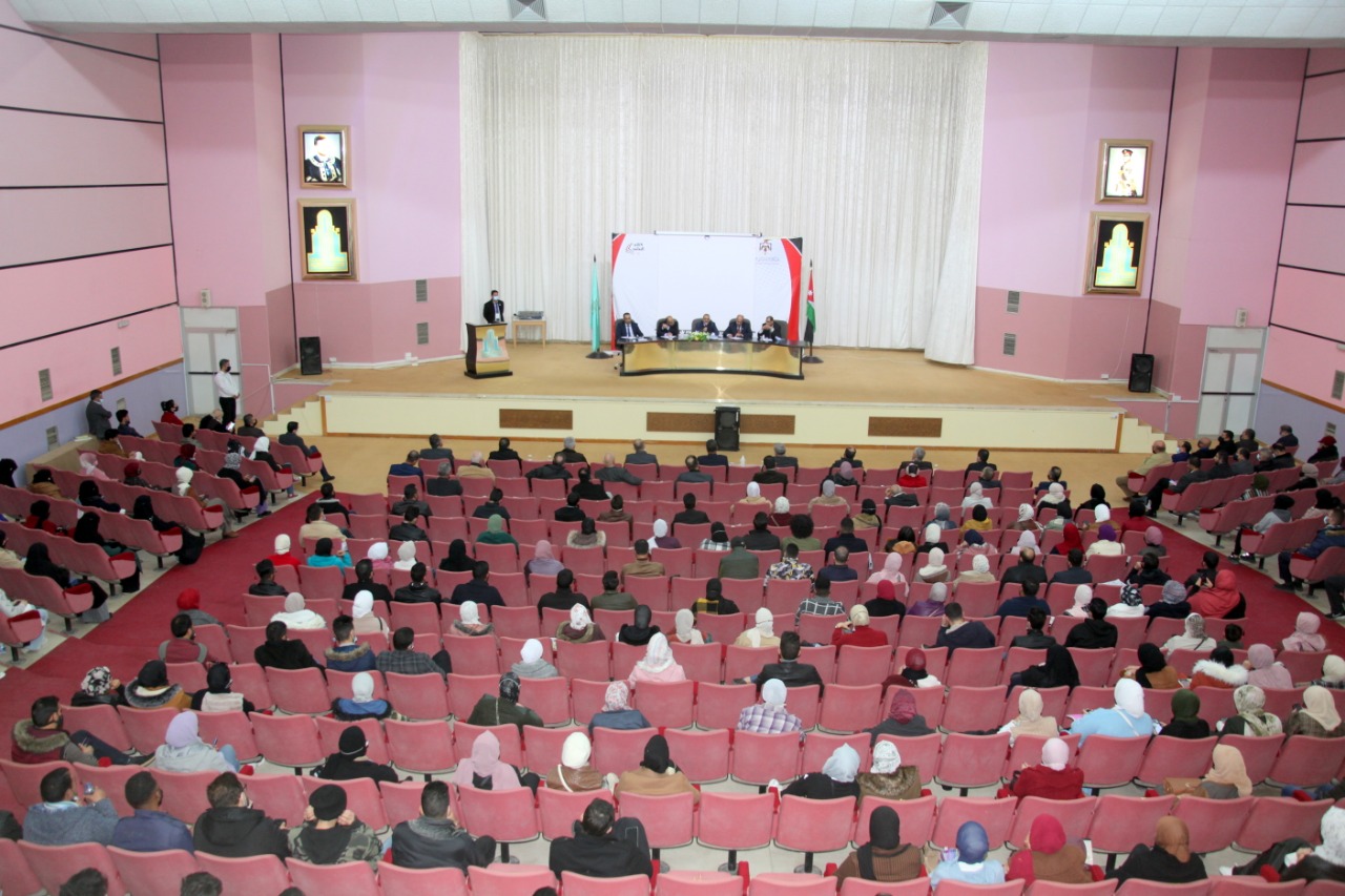  رئيس جامعة آل البيت يلتقي طلبة أوائل الكليات ومعاهد الجامعه 