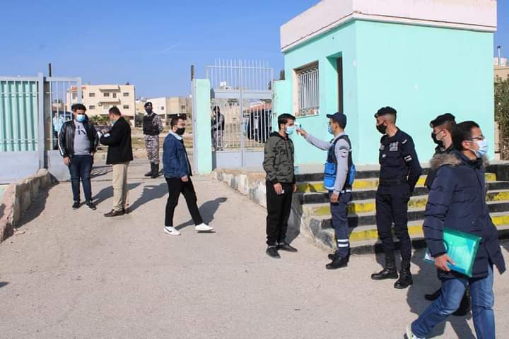 الأمن العام يباشر تنفيذ الخطة الأمنية لخدمة طلبة التوجيهي   صور