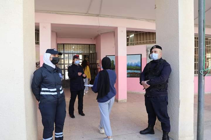 الأمن العام يباشر تنفيذ الخطة الأمنية لخدمة طلبة التوجيهي   صور