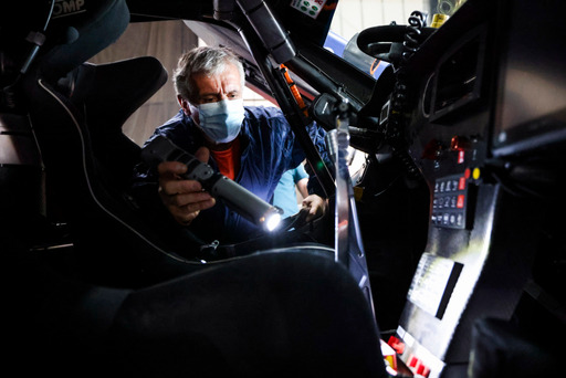 بدء الفحص الفني للمركبات المشاركة في رالي داكار السعودية 2022   