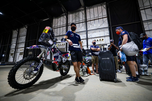 بدء الفحص الفني للمركبات المشاركة في رالي داكار السعودية 2022   