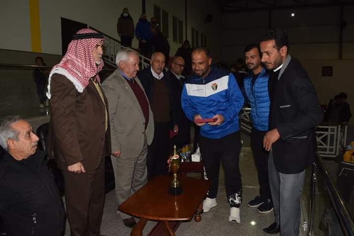 فريق نادي شباب لب الرياضي يتأهل إلى النهائي في كرة القدم (صور)