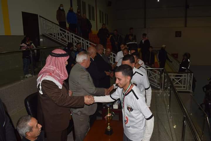 فريق نادي شباب لب الرياضي يتأهل إلى النهائي في كرة القدم (صور)