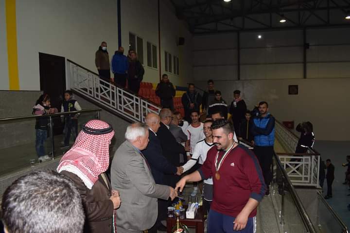 فريق نادي شباب لب الرياضي يتأهل إلى النهائي في كرة القدم (صور)