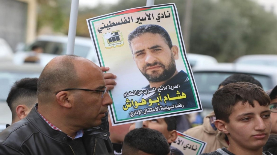 الأسير الفلسطيني أبو هواش ينهي إضرابه عن الطعام بعد اتفاق يقضي بالإفراج عنه