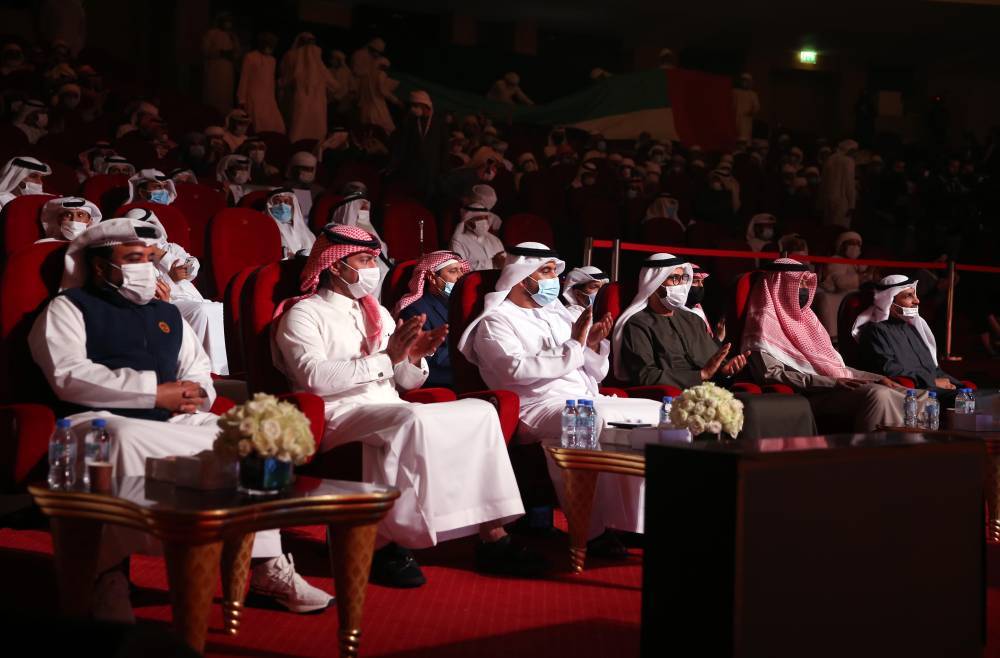 قصائد الشعر النبطي تنثر عبيرها في خامس أمسيات برنامج شاعر المليون