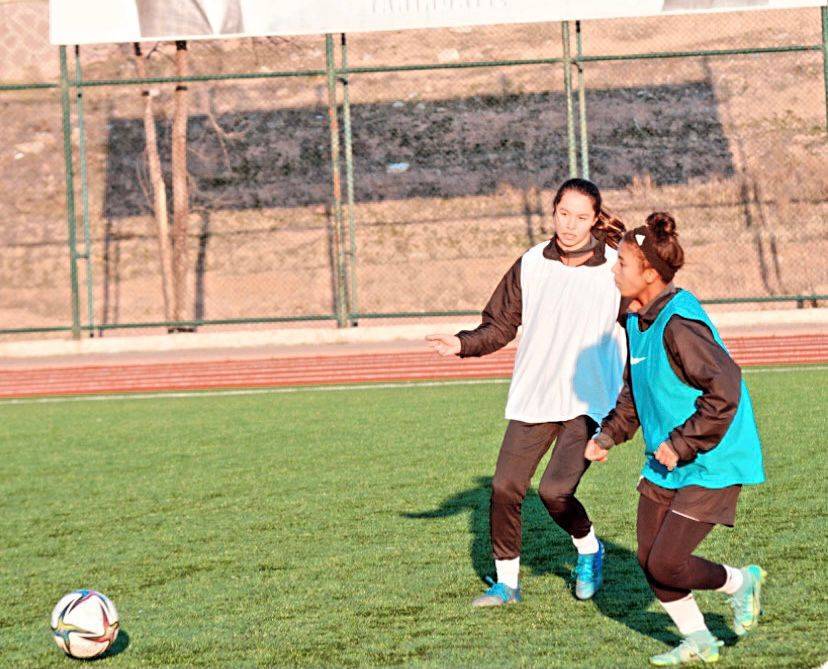 الأردنيه إيناس الجماعين تحترف مع نادي فومجيت التركي لكرة القدم