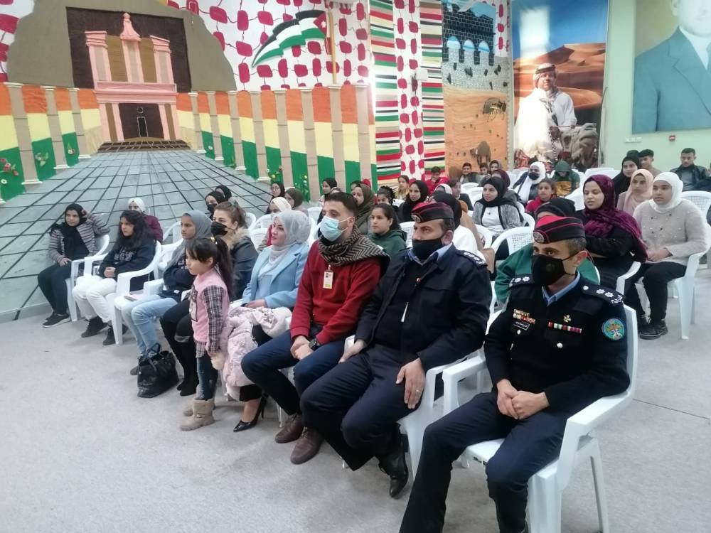 مديرية شباب المفرق : المسرح الشرطي يقدم عرضاً مسرحياً توعوياً في مراكز شابات منشية بني حسن 