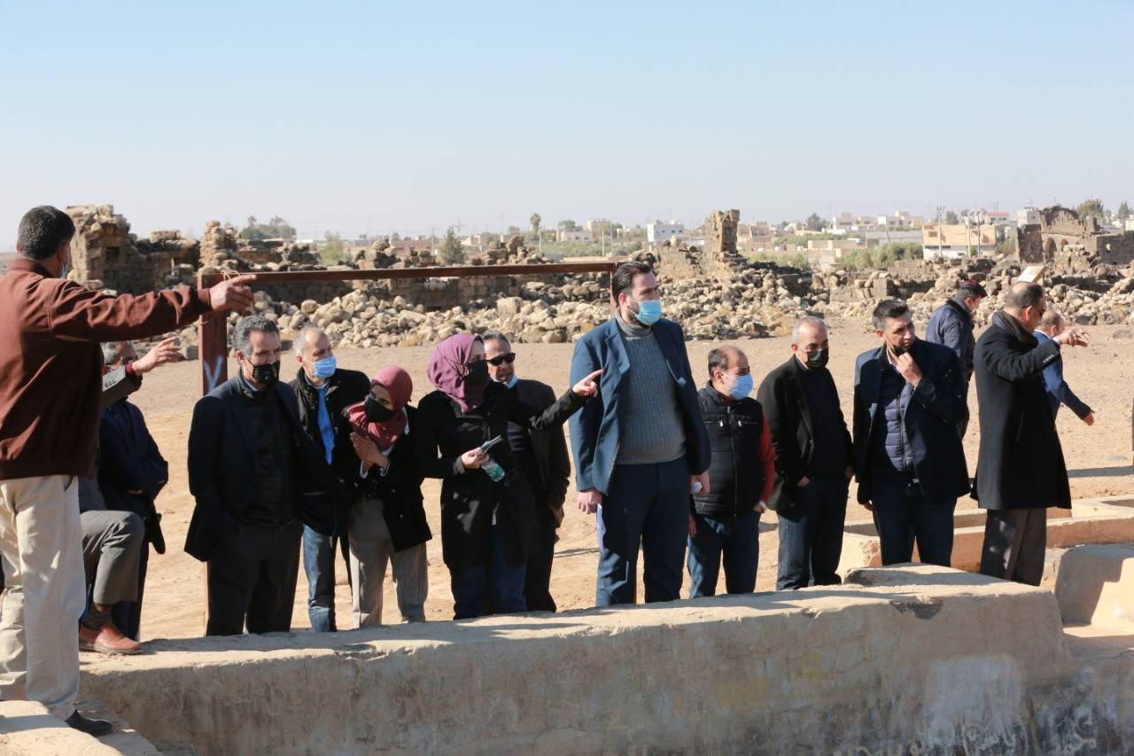 وزير السياحة والآثار يتفقد المواقع الأثرية في المفرق