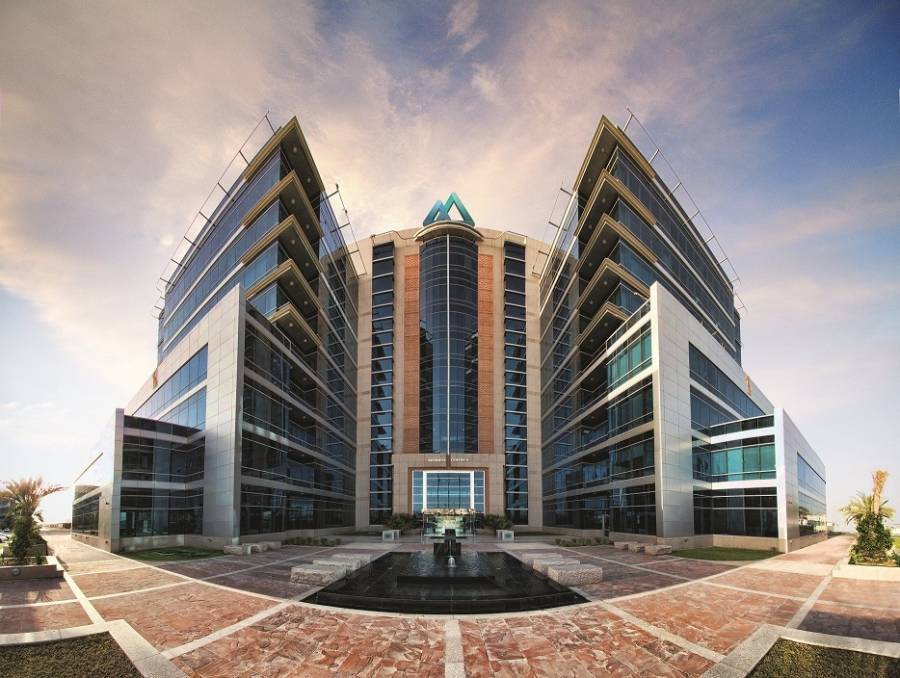 عملاء راكز يحصلون على امتيازات الكيانات المحلية في إمارة رأس الخيمة باستخدام مكاتبهم في المنطقة الحرة