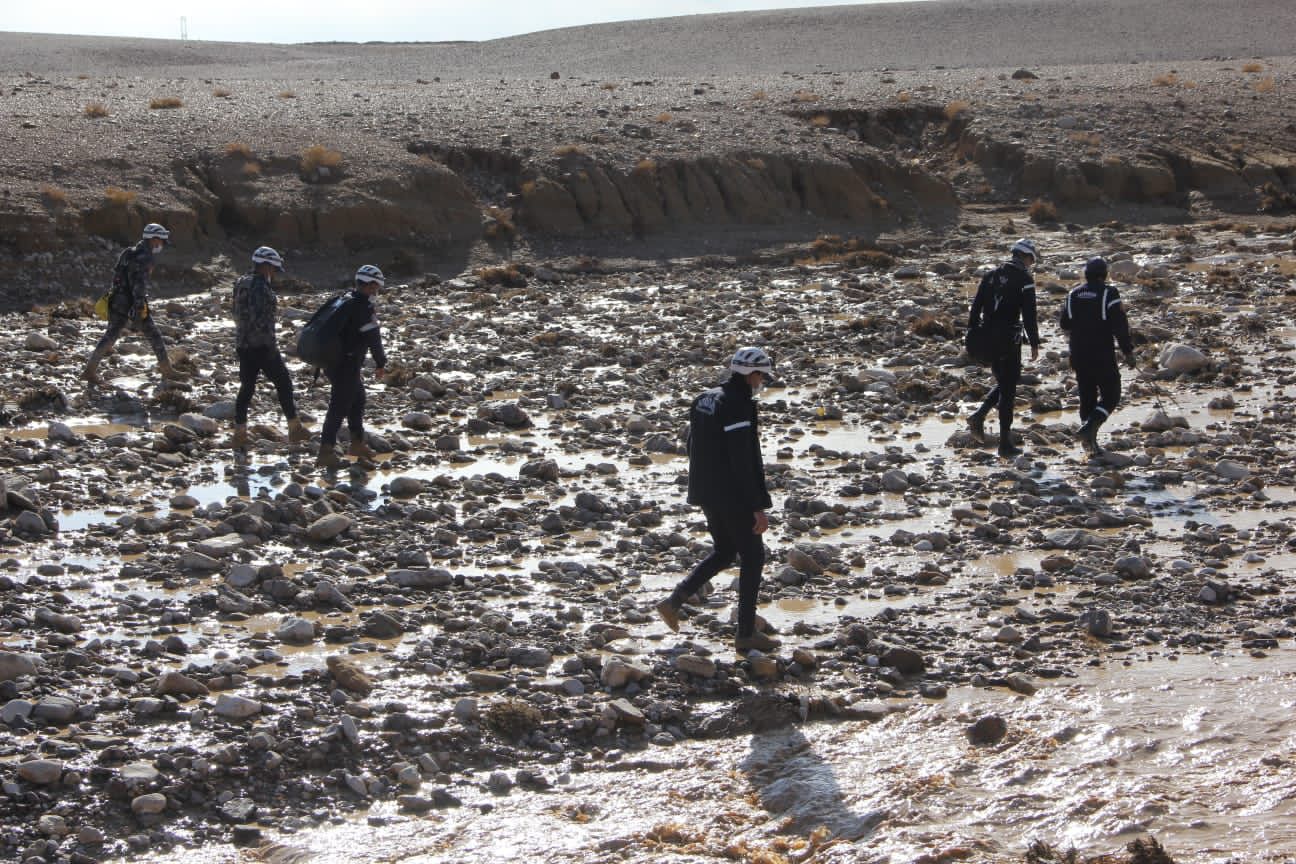العثور على جثة شاب جرفته السيول بمركبته في معان