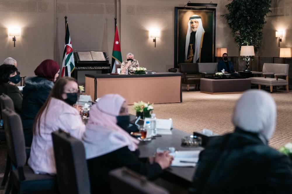 الملك يلتقي ممثلات عن القطاع النسائي ويؤكد دور المرأة في إنجاح عملية التحديث السياسي