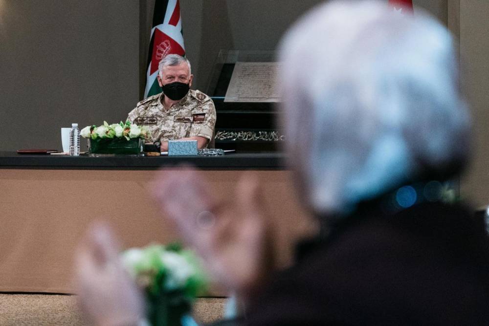 الملك يلتقي ممثلات عن القطاع النسائي ويؤكد دور المرأة في إنجاح عملية التحديث السياسي