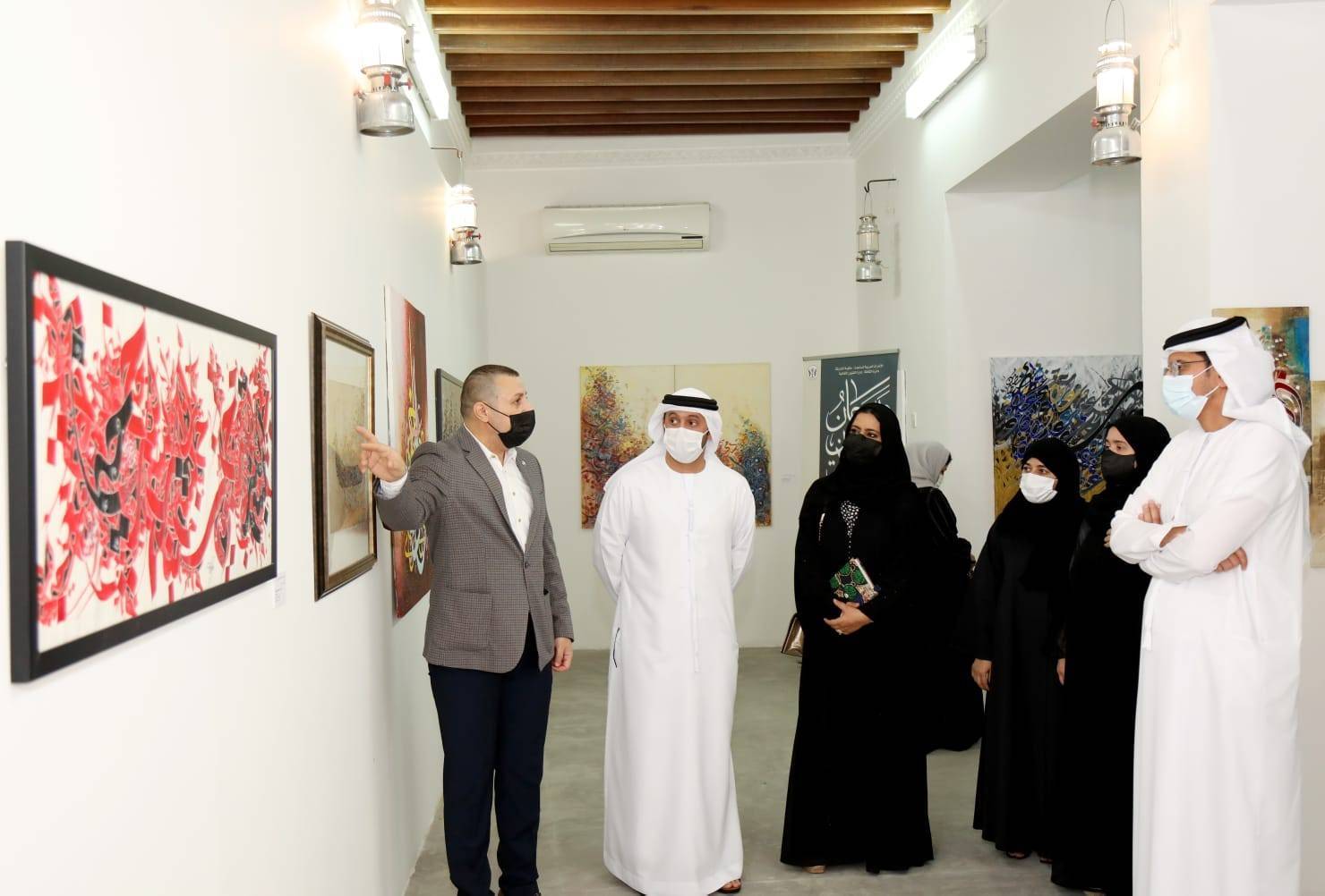 وفد من المجلس الاستشاري بالشارقة  في جولة ثقافیة لمھرجان الفنون الإسلامیة
