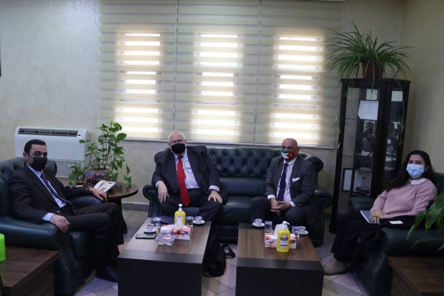 مهيدات يبحث مع الملحق الإقتصادي الأمريكي سبل تعزيز أوجه التعاون المشترك