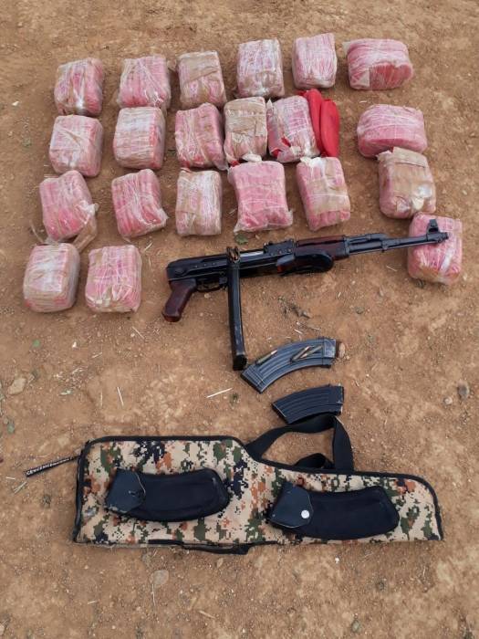 مداهمة ثلاثة تجار للمخدرات في الزرقاء