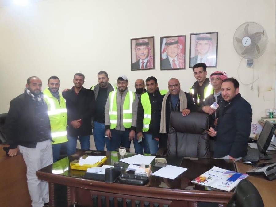 نائب محافظ مادبا ورئيس لجنة بلدية مادبا الكبرى احمد بركات الزهير يتفقد غرفة العمليات التابعة لبلدية مادبا الكبرى