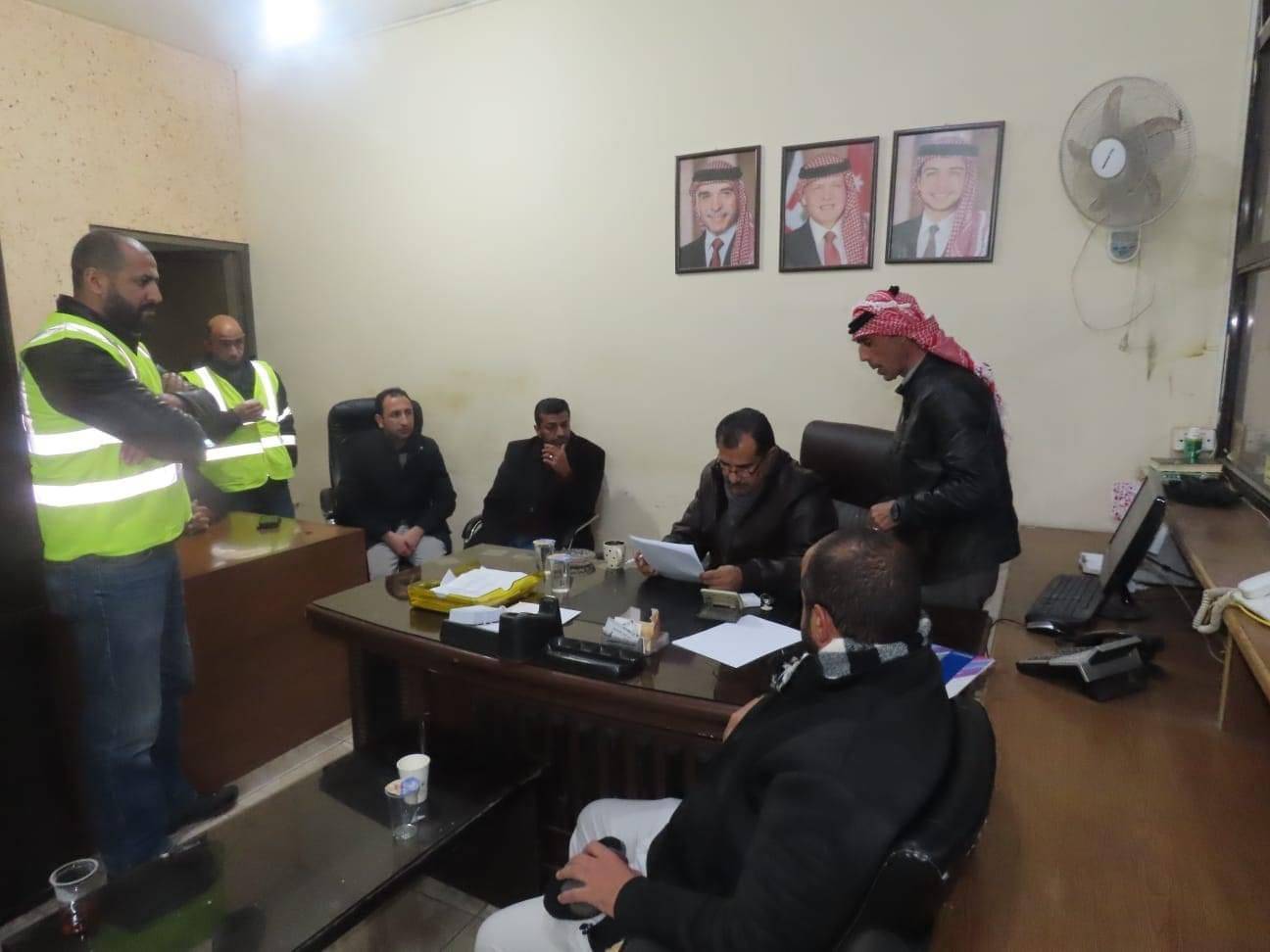 نائب محافظ مادبا ورئيس لجنة بلدية مادبا الكبرى احمد بركات الزهير يتفقد غرفة العمليات التابعة لبلدية مادبا الكبرى