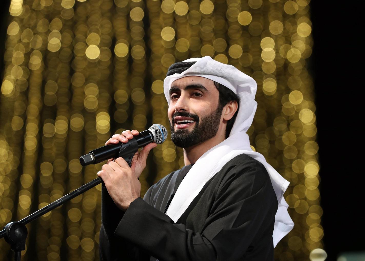 الإثارة والحماس والتشويق تملء منصة مزاينة الإبل في مهرجان الظفرة