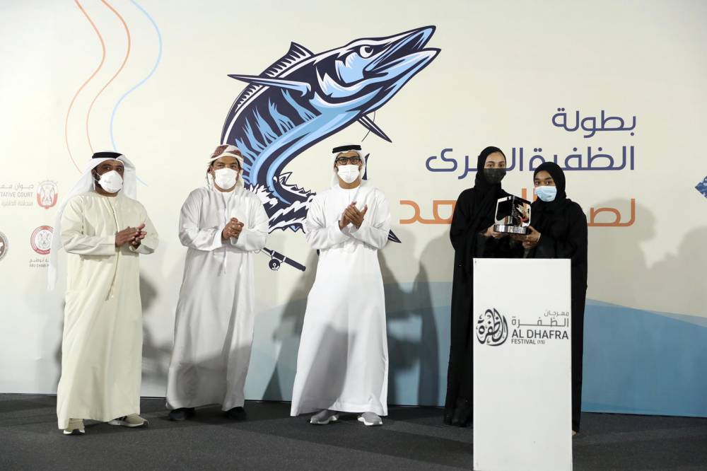 بطولة المغير ة ضمن بطولة الظفرة الكبرى لصيد الكنعد للرجال والنساء.. تتوج الفائزين