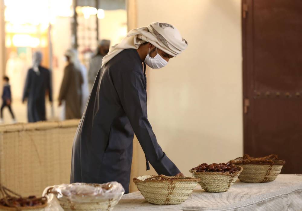 مهرجان الظفرة .. تقاليد تراثية ترسخ الهوية الإماراتية مزاينة إبل اللقايا للمحليات والمجاهيم والمهجنات الأصايل تشهد منافسات قوية بين مُلاك الإبل