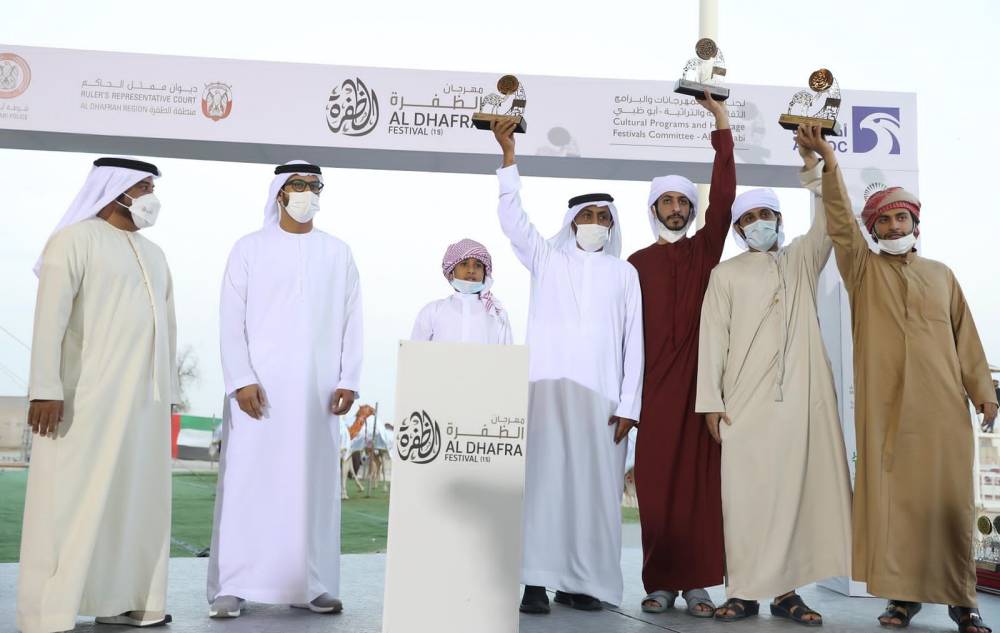 مهرجان الظفرة .. تقاليد تراثية ترسخ الهوية الإماراتية مزاينة إبل اللقايا للمحليات والمجاهيم والمهجنات الأصايل تشهد منافسات قوية بين مُلاك الإبل