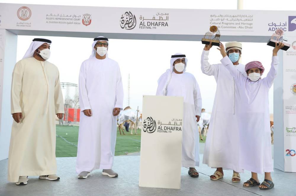 مهرجان الظفرة .. تقاليد تراثية ترسخ الهوية الإماراتية مزاينة إبل اللقايا للمحليات والمجاهيم والمهجنات الأصايل تشهد منافسات قوية بين مُلاك الإبل