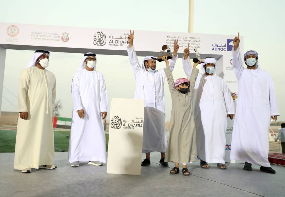 مهرجان الظفرة .. تقاليد تراثية ترسخ الهوية الإماراتية مزاينة إبل اللقايا للمحليات والمجاهيم والمهجنات الأصايل تشهد منافسات قوية بين مُلاك الإبل