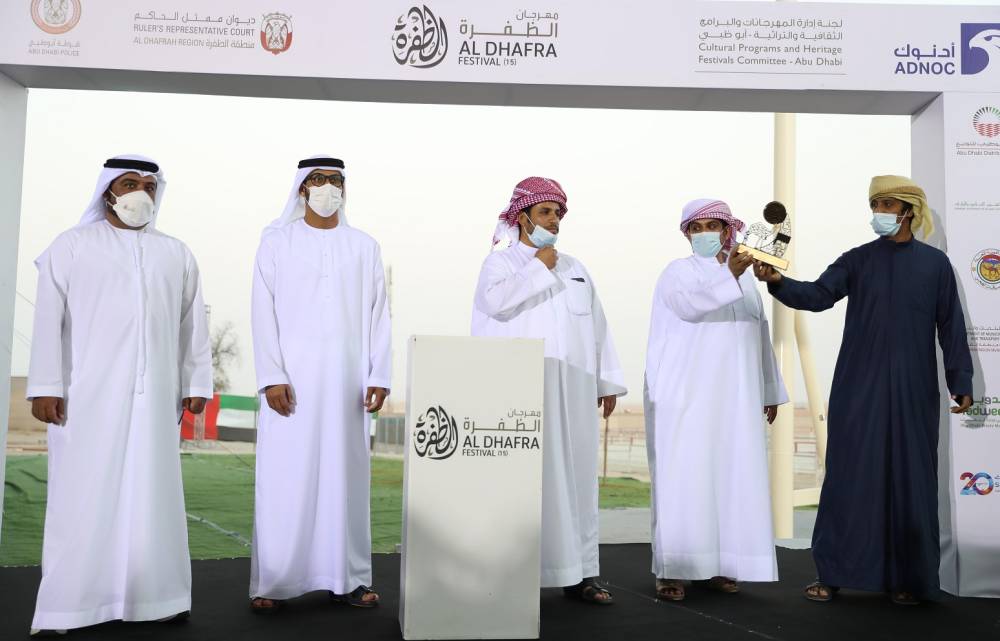 مهرجان الظفرة بدورته 15 .. لوحات من تراث الصحراء العربية