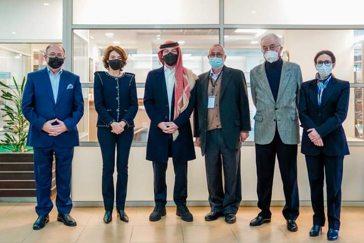 ولي العهد يتفقّد معهد الإعلام الأردني 