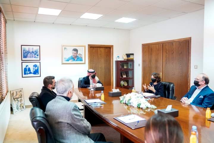 ولي العهد يتفقّد معهد الإعلام الأردني 