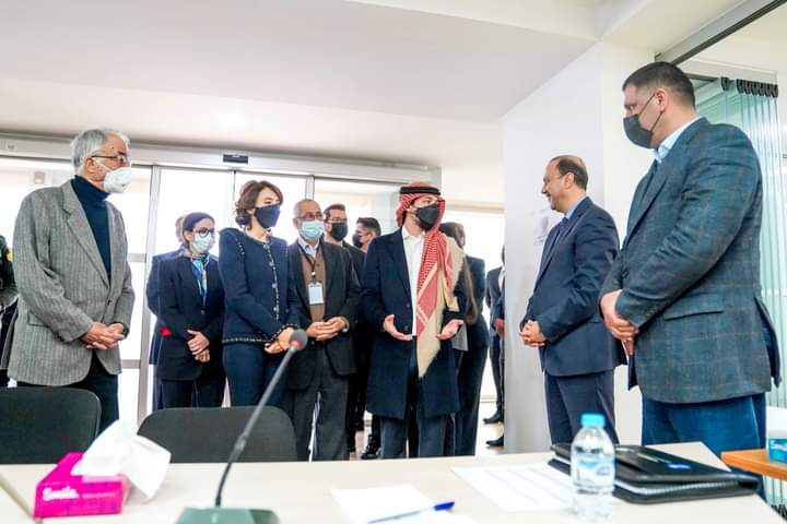 ولي العهد يتفقّد معهد الإعلام الأردني 